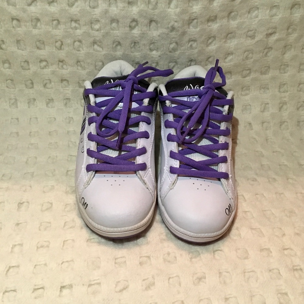 World Industries- women’s skater shoes size 6